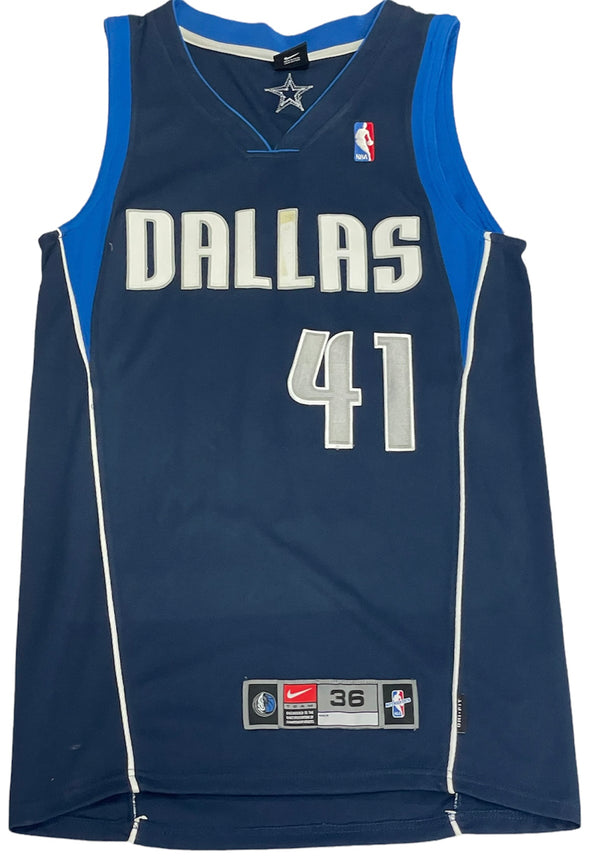 Dirk Nowitzki Autographed Dallas Mavericks Jersey (JSA)