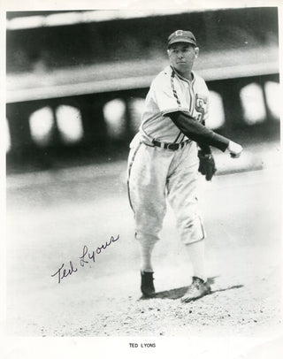 Ted Lyons Autographed 8x10 Baseball Photo
